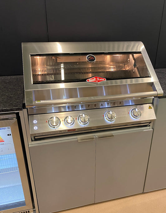 Beefeater 7000 Premium  4 burner built In BBQ,32" Wide stainless steel. (BBF7645SAE